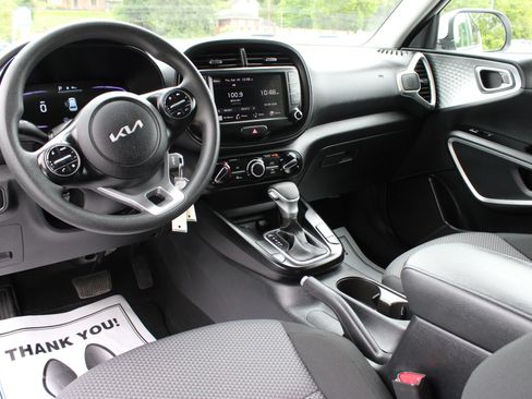 Used 2025 Kia Soul LX FWD image 19
