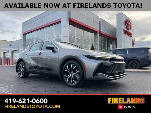 Used 2023 Toyota Crown XLE image 1