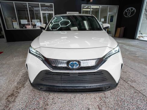 Used 2021 Toyota Venza LE image 6