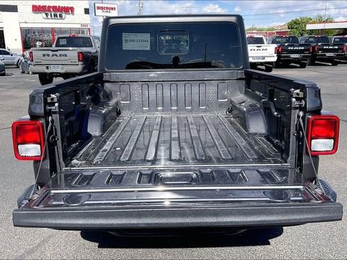 Used 2023 Jeep Gladiator Sport AWD/4WD image 30