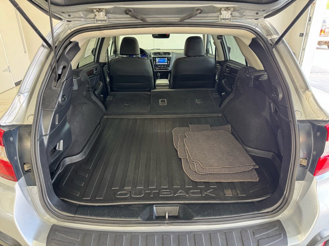Used 2018 Subaru Outback 3.6R Limited AWD/4WD image 8