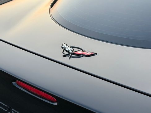 Used 1998 Chevrolet Corvette Coupe w/ Memory Pkg RWD image 9