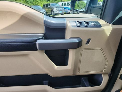Used 2017 Ford F150 XLT w/ Equipment Group 302A Luxury AWD/4WD image 15