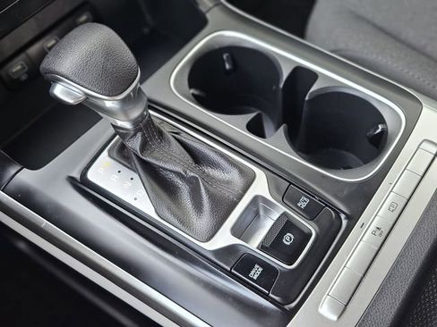 Used 2022 Kia Carnival LX image 27