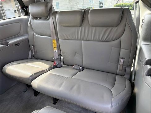 Used 2010 Toyota Sienna LE image 11