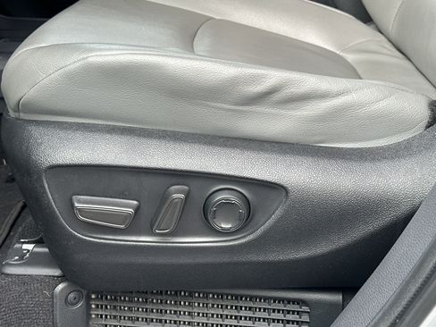 Used 2022 Toyota Sienna XLE image 10