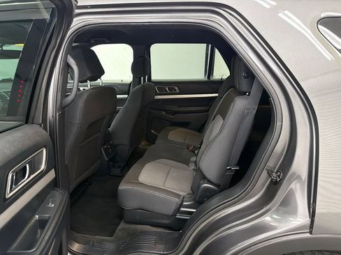 Used 2017 Ford Explorer XLT w/ Equipment Group 201A FWD image 22