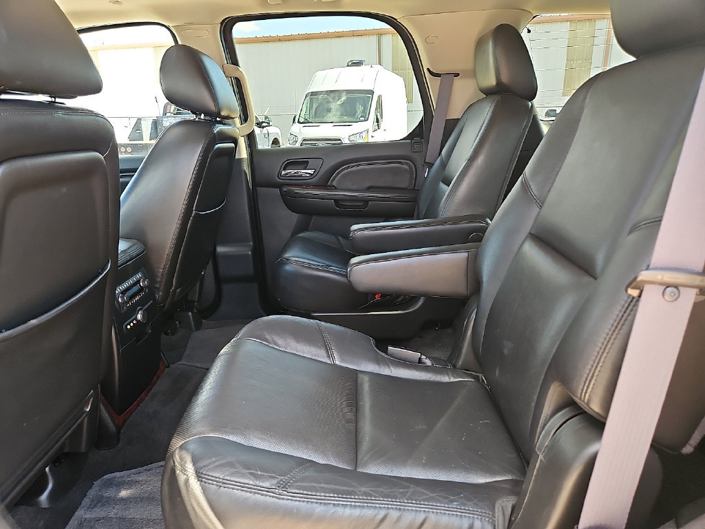 Used 2011 Cadillac Escalade Luxury RWD image 17