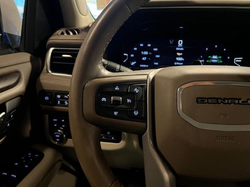 Used 2024 GMC Yukon Denali w/ Denali Reserve Package image 13