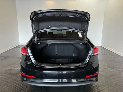 Used 2017 Hyundai Elantra SE image 28