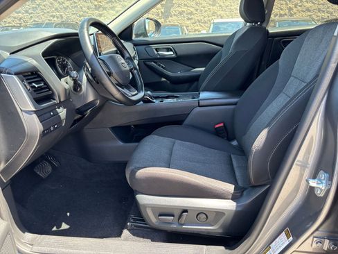 Used 2025 Nissan Rogue SV FWD image 29