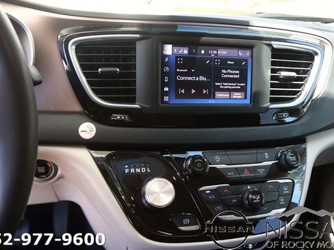 Used 2023 Chrysler Voyager LX FWD image 20