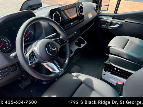 Used 2025 Mercedes-Benz Sprinter 2500 image 15
