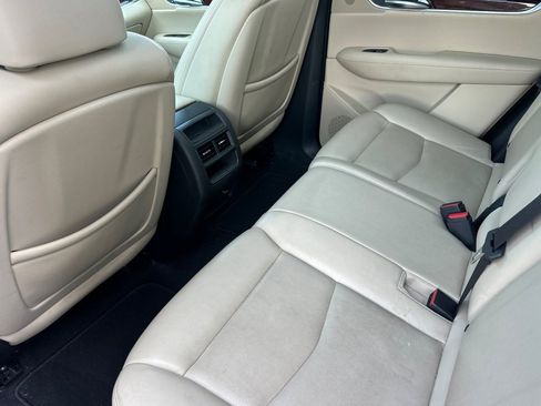 Used 2017 Cadillac XT5 Luxury w/ Driver Awareness Package AWD/4WD image 14
