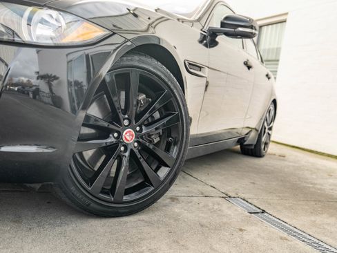 Used 2018 Jaguar XE Prestige image 4