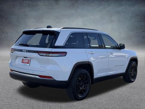 Used 2025 Jeep Grand Cherokee Laredo X w/ Luxury Tech Group I image 3