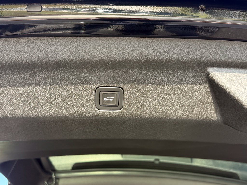Used 2021 Chevrolet Tahoe LT w/ LT Signature Package RWD image 37