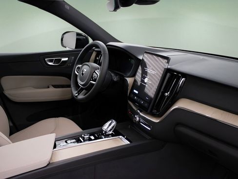 New 2026 Volvo XC60 B5 Plus w/ Protection Package Premier AWD/4WD image 25