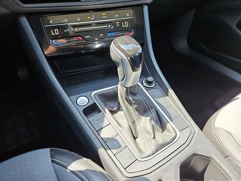 Used 2025 Volkswagen Jetta SE FWD image 12