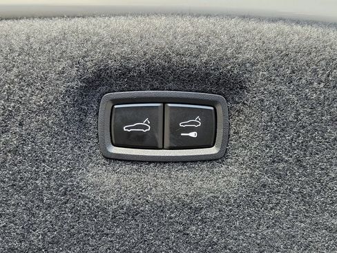 New 2025 Porsche Taycan Turbo AWD/4WD image 30