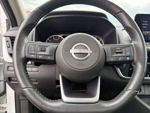 Used 2024 Nissan Rogue SV w/ SV Premium Package AWD/4WD image 12