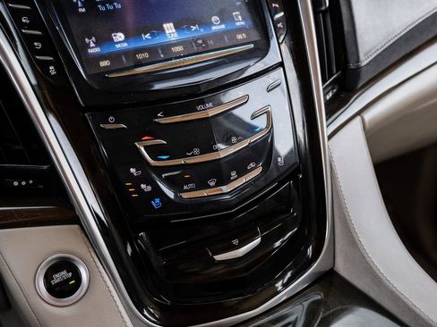 Used 2020 Cadillac Escalade ESV Premium Luxury image 25