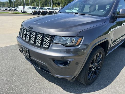 Used 2021 Jeep Grand Cherokee Laredo X AWD/4WD image 11