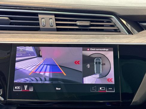 Used 2021 Audi e-tron Prestige w/ Prestige Package image 14