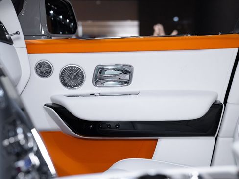 Used 2023 Rolls-Royce Cullinan w/ Cullinan Package image 35