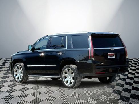 Used 2019 Cadillac Escalade Luxury AWD/4WD image 6