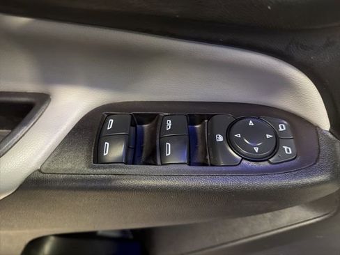 Used 2020 Chevrolet Equinox LS w/ LS Convenience Package image 18