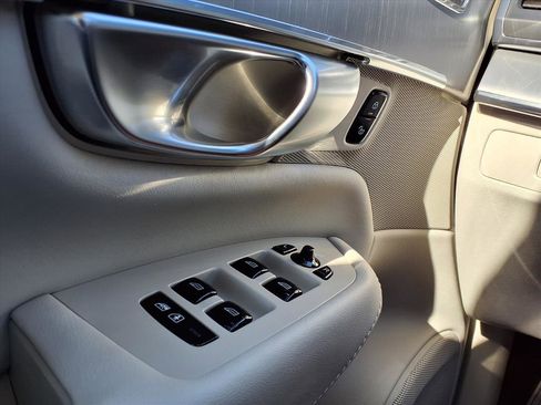 Used 2024 Volvo XC90 B5 Core w/ Protection Package Premier image 33