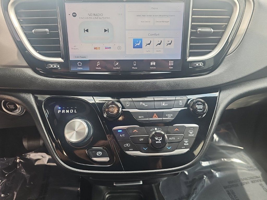 Used 2025 Chrysler Pacifica Select FWD image 19