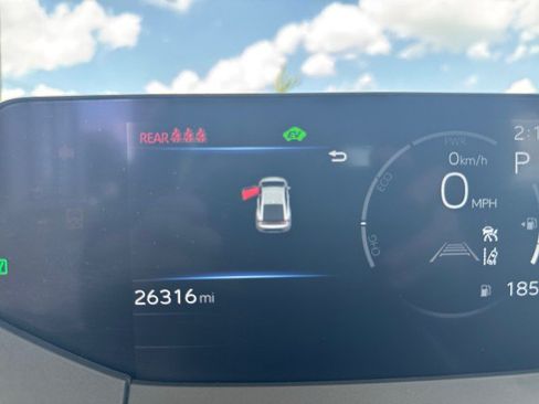 Used 2025 Toyota Prius LE FWD image 11