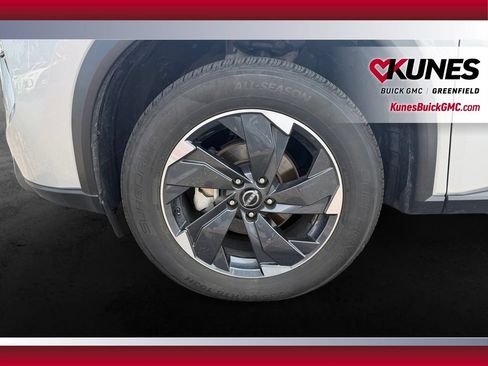 Used 2024 Nissan Rogue SV AWD/4WD image 12