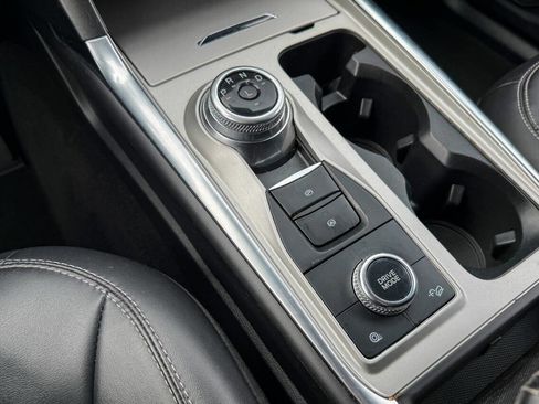 Used 2022 Ford Explorer XLT w/ Equipment Group 202A image 31