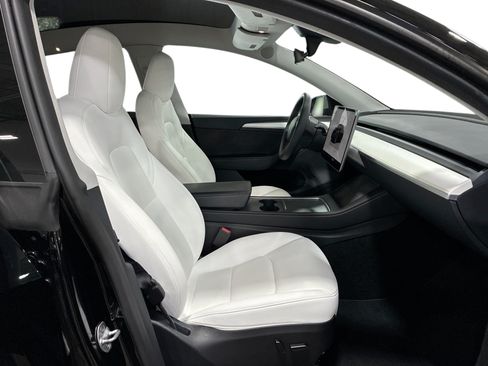 Certified 2023 Tesla Model Y AWD image 13