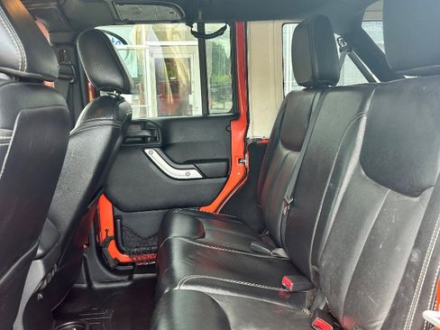 Used 2015 Jeep Wrangler Unlimited Rubicon w/ Dual Top Group AWD/4WD image 6