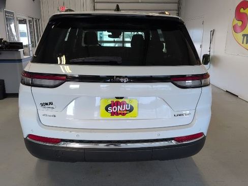 Used 2023 Jeep Grand Cherokee Laredo AWD/4WD image 4