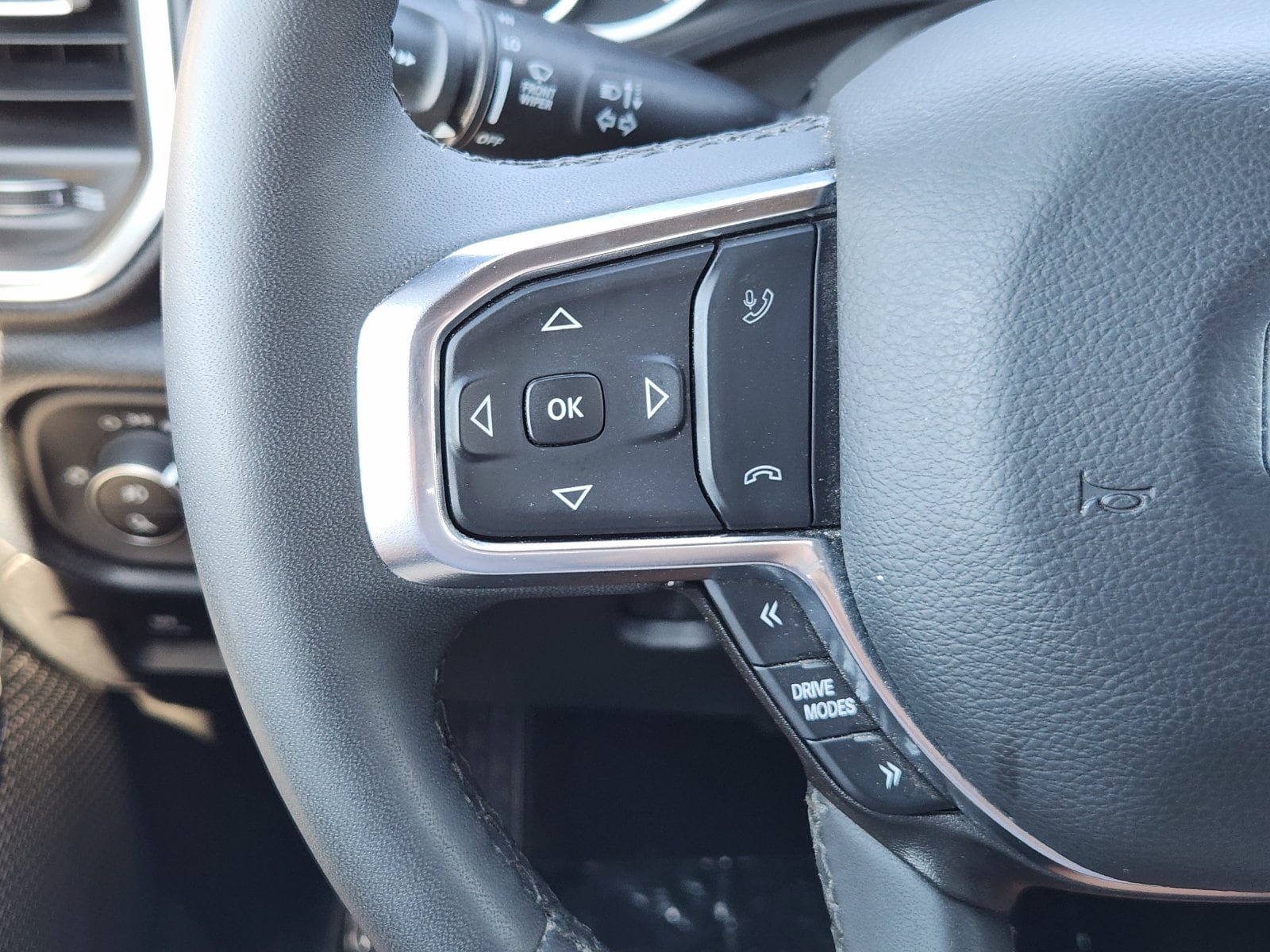 Used 2026 RAM 1500 Laramie AWD/4WD image 38
