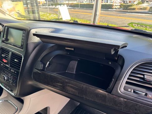 Used 2012 Dodge Grand Caravan Crew w/ Crew Value Pkg image 27