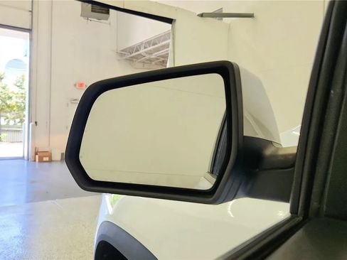 Used 2017 GMC Acadia SLE FWD image 28