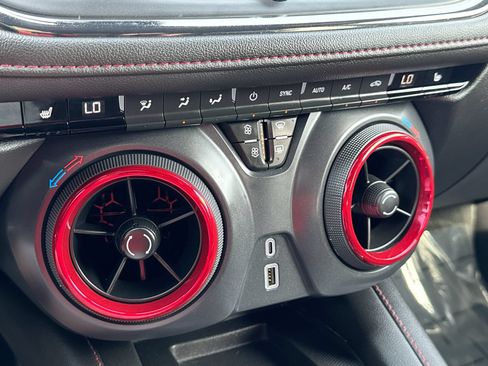 Used 2025 Chevrolet Blazer RS FWD image 19