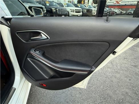 Used 2018 Mercedes-Benz CLA 250 image 25