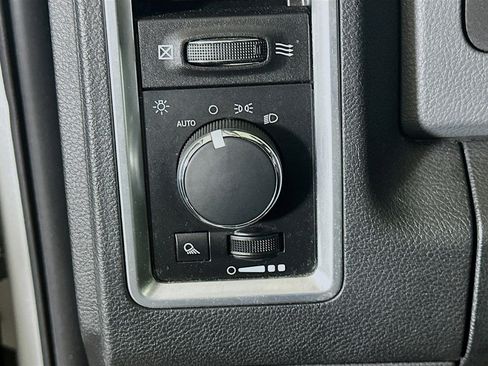 Used 2018 RAM 1500 Classic SLT image 16