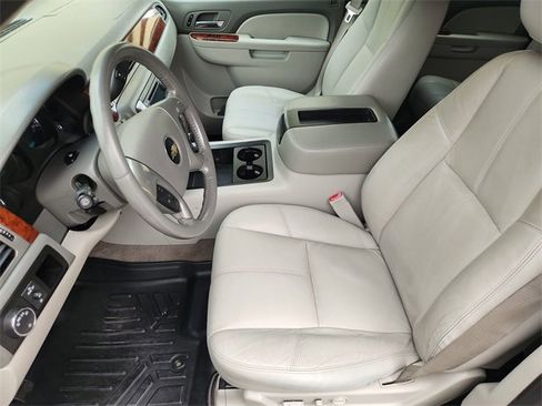 Used 2014 Chevrolet Suburban LT w/ Luxury Package image 17