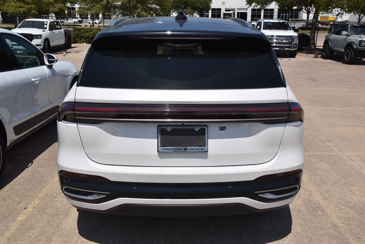 Certified 2024 Lincoln Nautilus Reserve w/ Equipment Group 202A AWD/4WD image 6