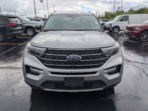 Used 2023 Ford Explorer XLT w/ Equipment Group 202A AWD/4WD image 2