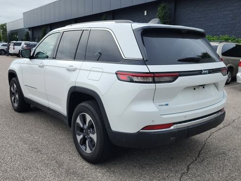 Used 2022 Jeep Grand Cherokee Limited 4xe w/ Luxury Tech Group II AWD/4WD image 5