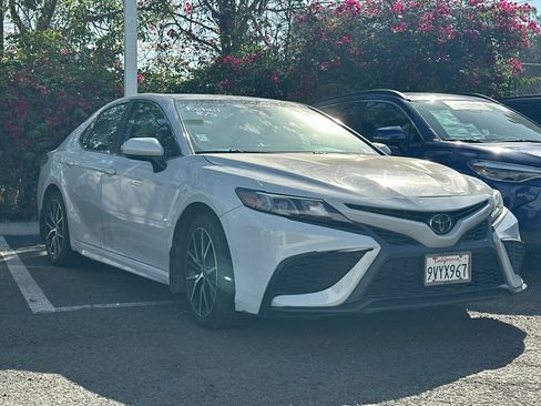 Used 2023 Toyota Camry SE w/ Convenience Package FWD image 2